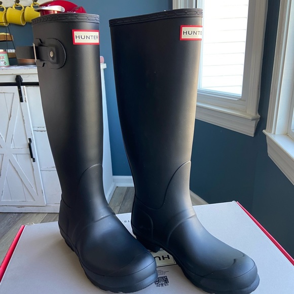 Hunter Shoes - SOLD - NIB Hunter Tall Rain-boots- Black Women’s Size 7